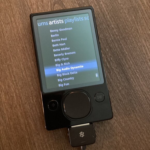 Microsoft Zune 1376 Black Portable 120 GB 3.2'' LCD Display Video MP3 Player - Picture 8 of 8